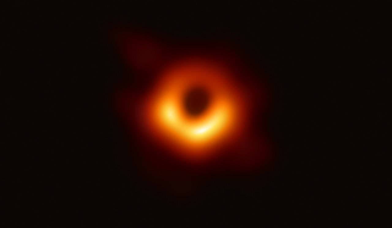 1280px-Black_hole_-_Messier_87.jpg